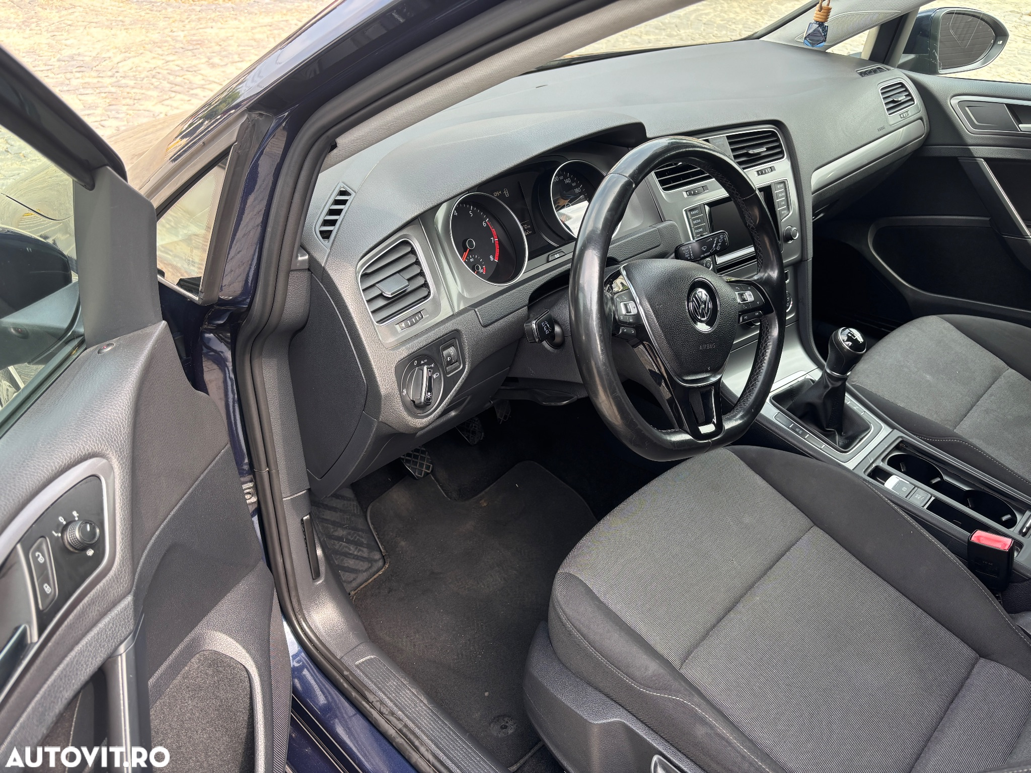 Volkswagen Golf - 9