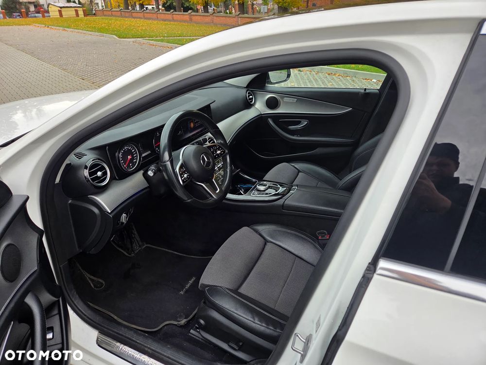Mercedes-Benz Klasa E 200 d 9G-TRONIC - 23