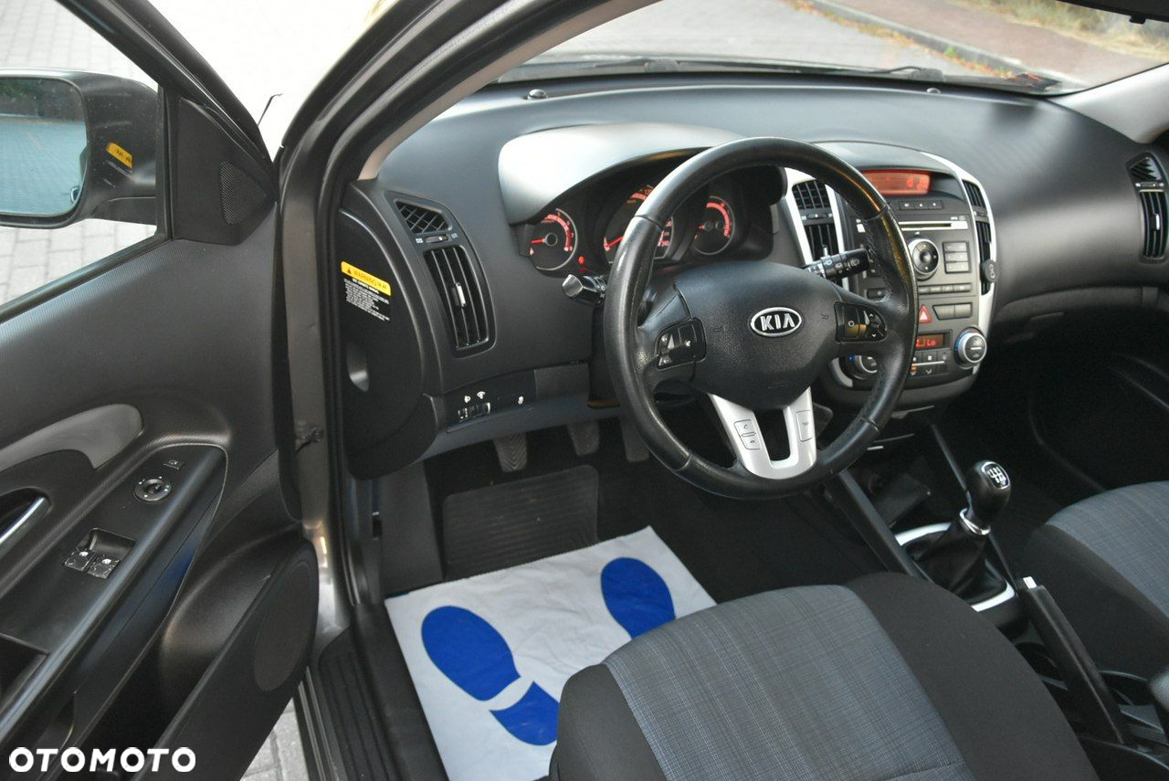 Kia Ceed - 14