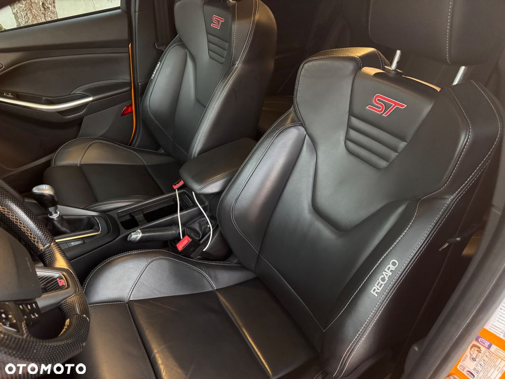 Ford Focus 2.0 EcoBoost ST - 38