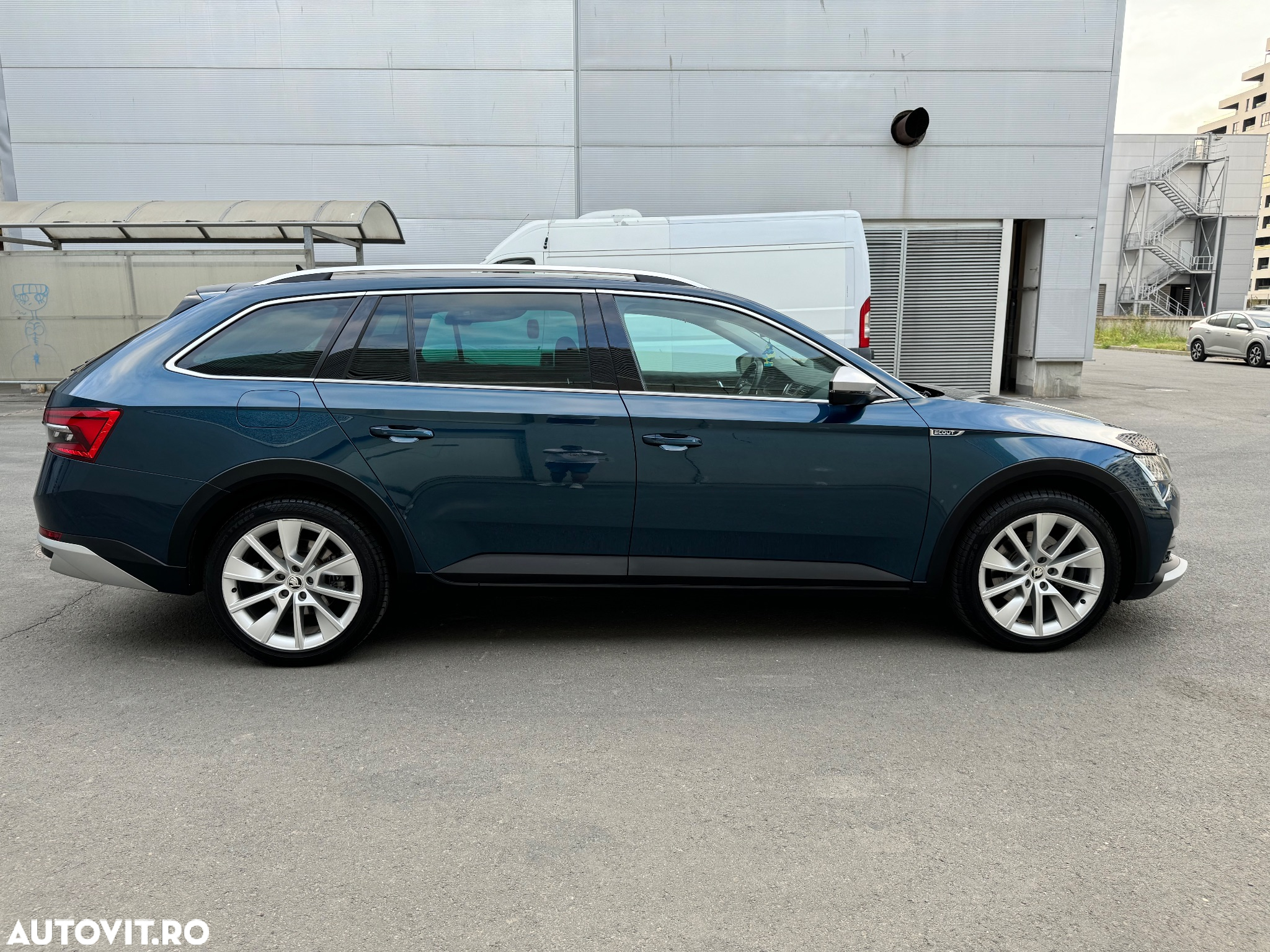 Skoda Superb Combi 2.0 TDI 4X4 DSG Scout - 12