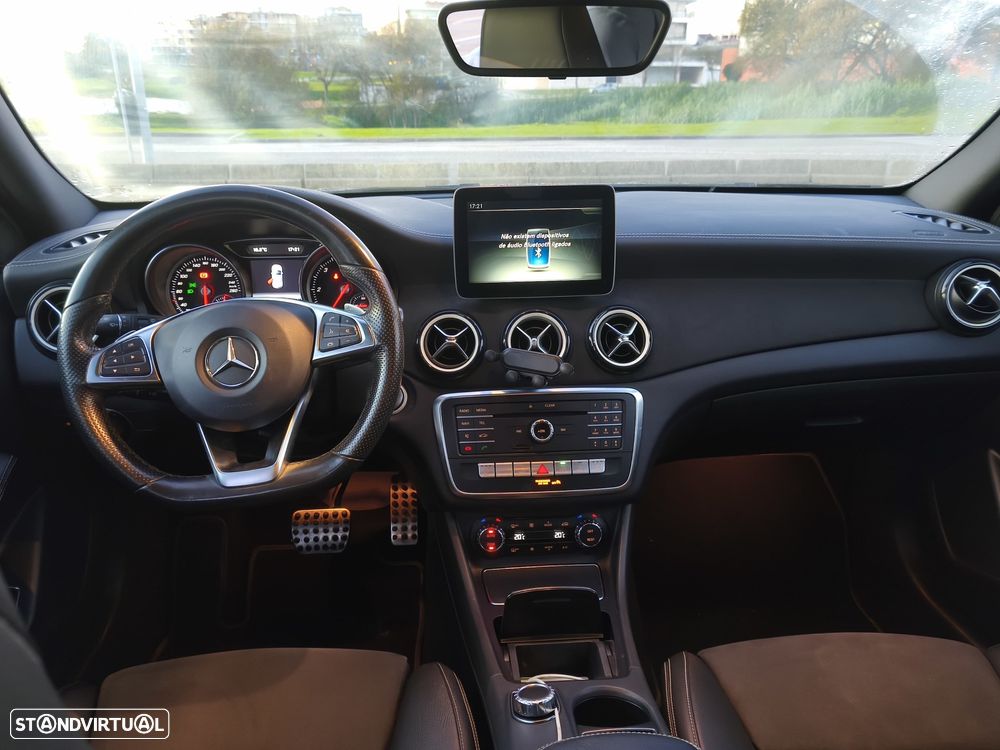 Mercedes-Benz GLA 220 d 4Matic 7G-DCT AMG Line - 31