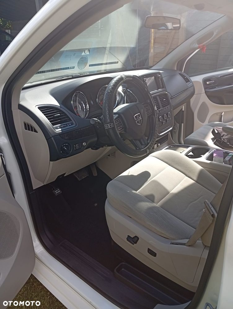 Dodge Grand Caravan - 37