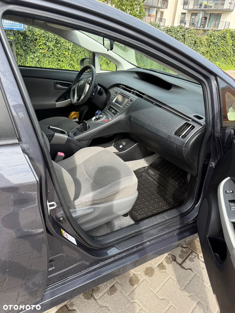 Toyota Prius 1.8 HSD Sol - 12