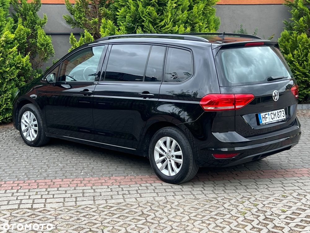 Volkswagen Touran - 10
