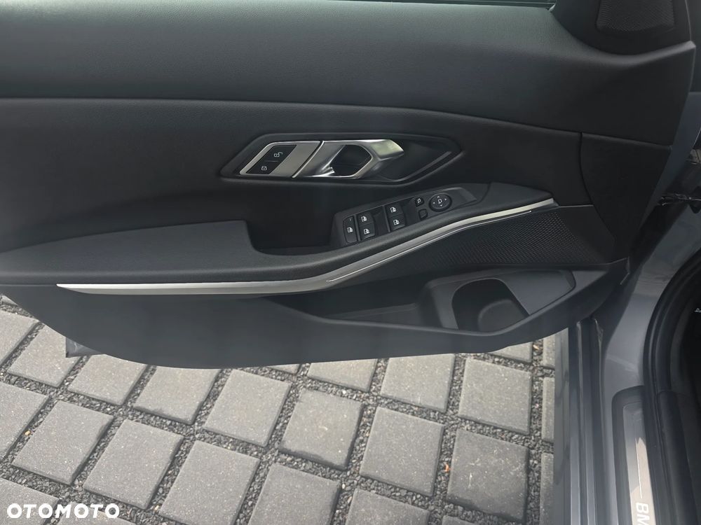 BMW Seria 3 318i - 22
