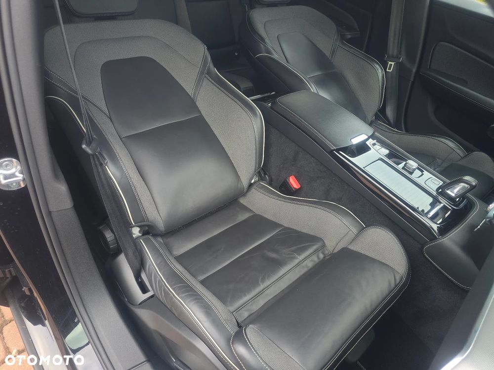 Volvo V60 T6 AWD Plug-In Hybrid Ultra Dark - 17