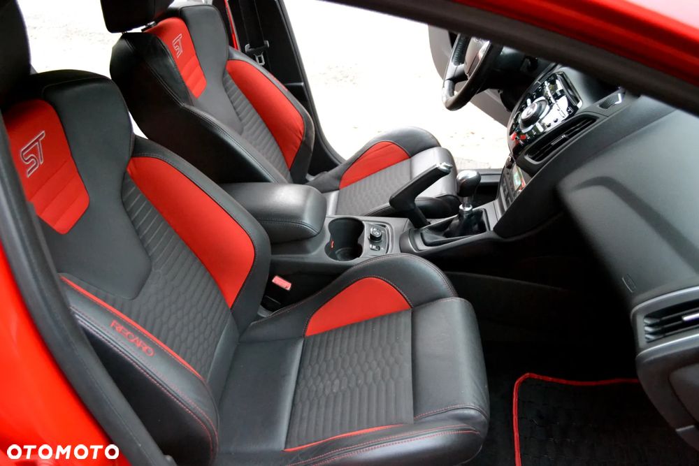 Ford Focus 2.0 EcoBoost ST mit Leder-Exclusiv-Paket - 27