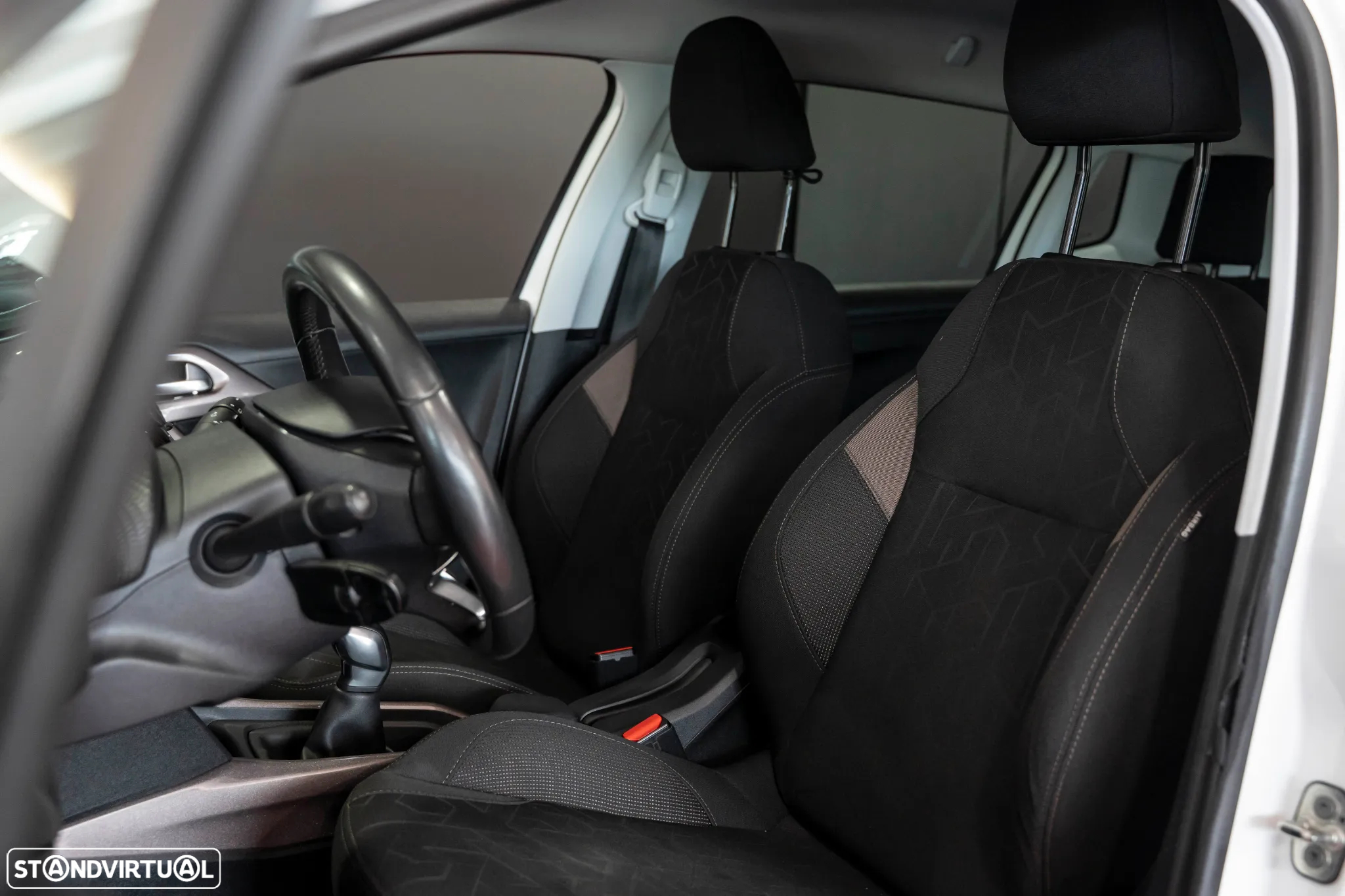 Peugeot 2008 1.6 BlueHDi Style - 11