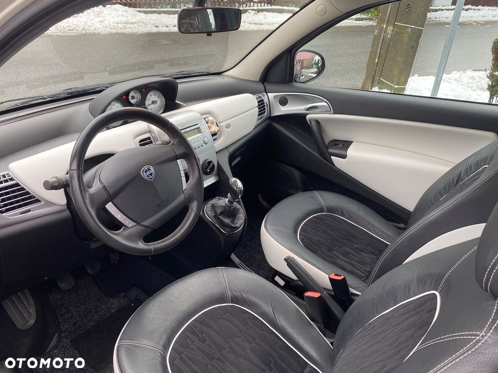 Lancia Ypsilon - 10