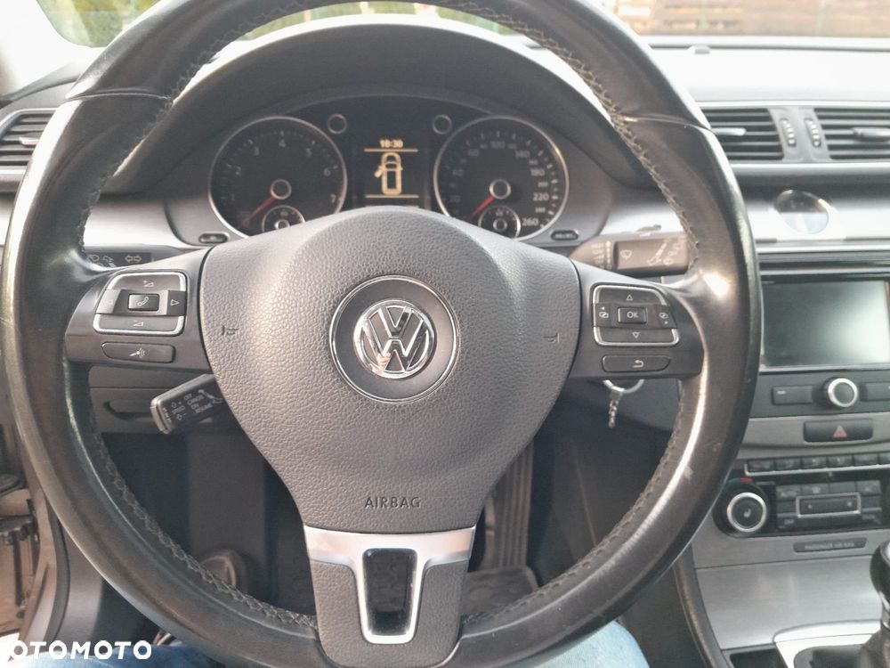Volkswagen Passat 1.8 TSI Comfortline - 12
