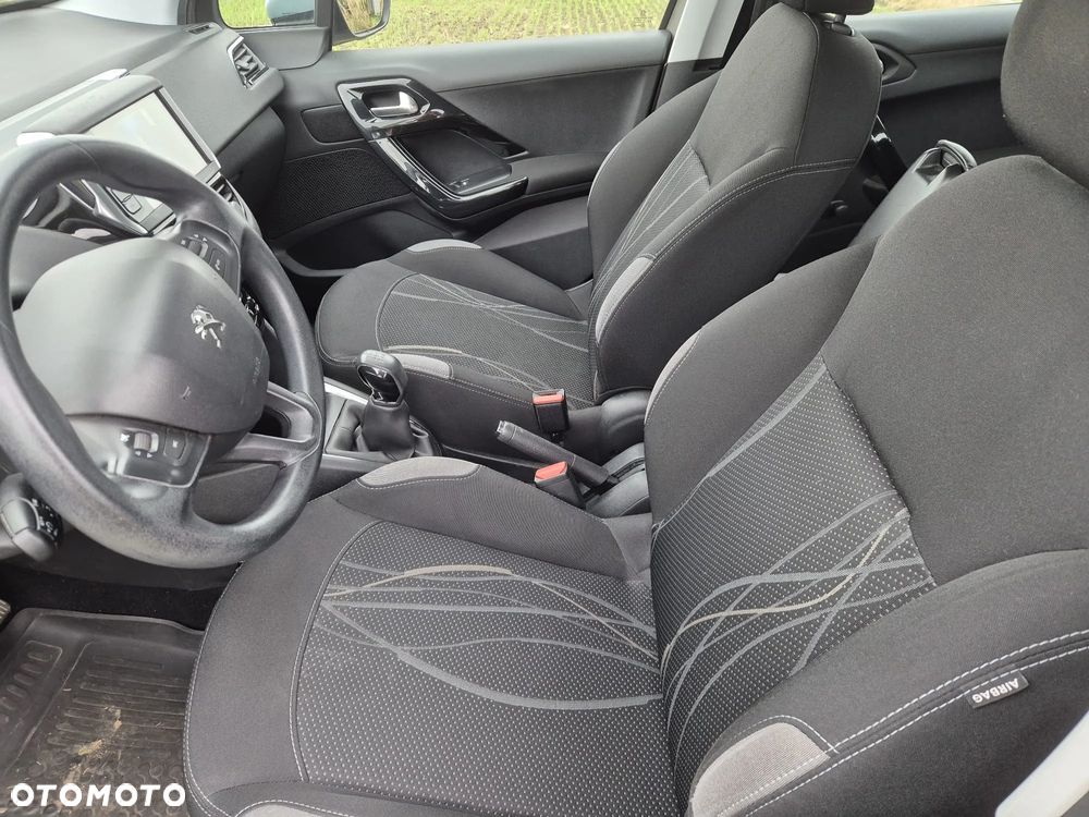Peugeot 208 - 4