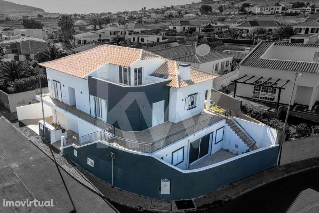 Moradia T3 com Apartamento T1 e Garagem – Porto Santo - Grande imagem: 2/60