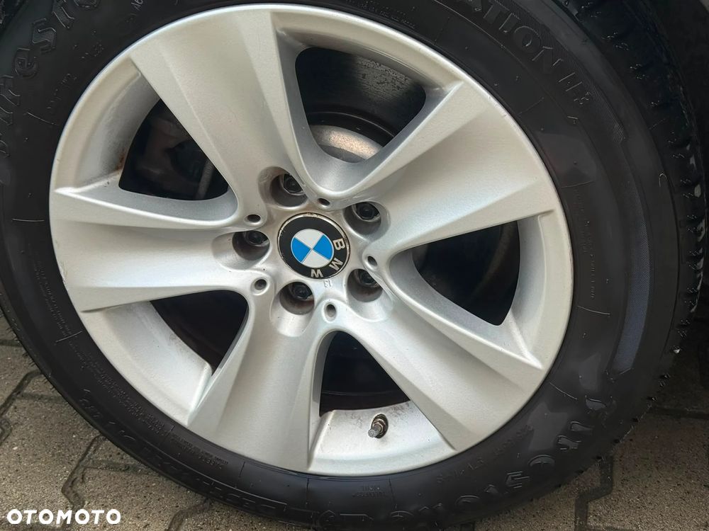 BMW Seria 5 528i xDrive - 22