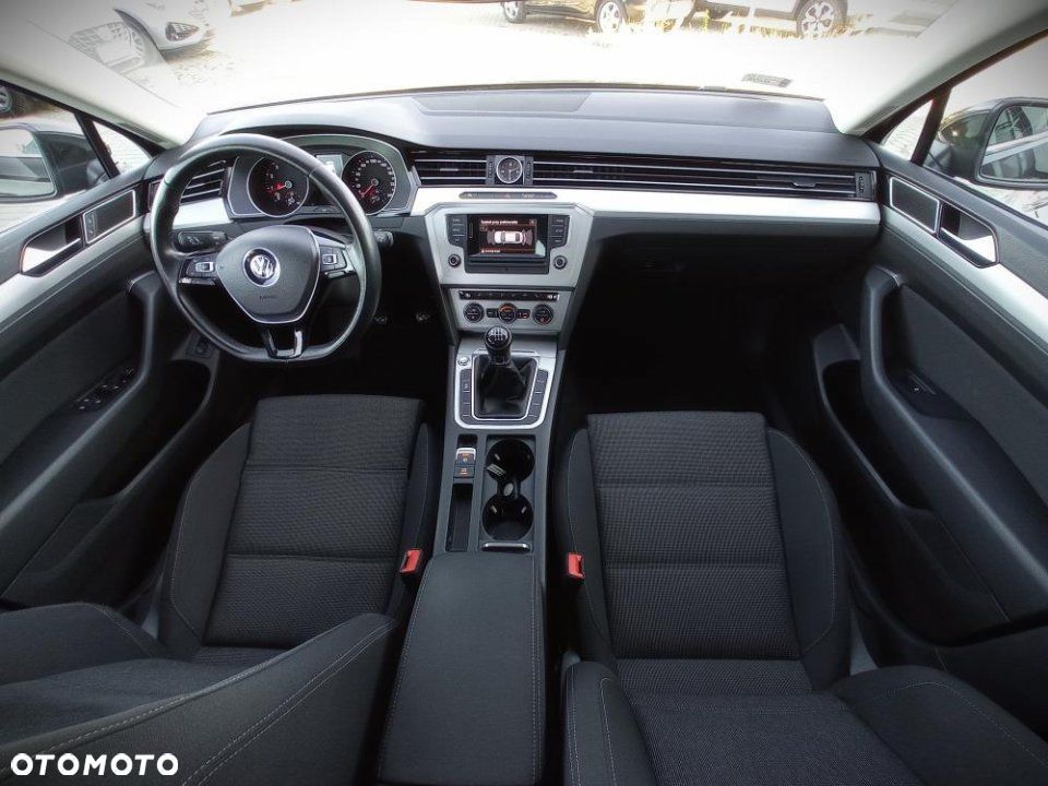 Volkswagen Passat - 16