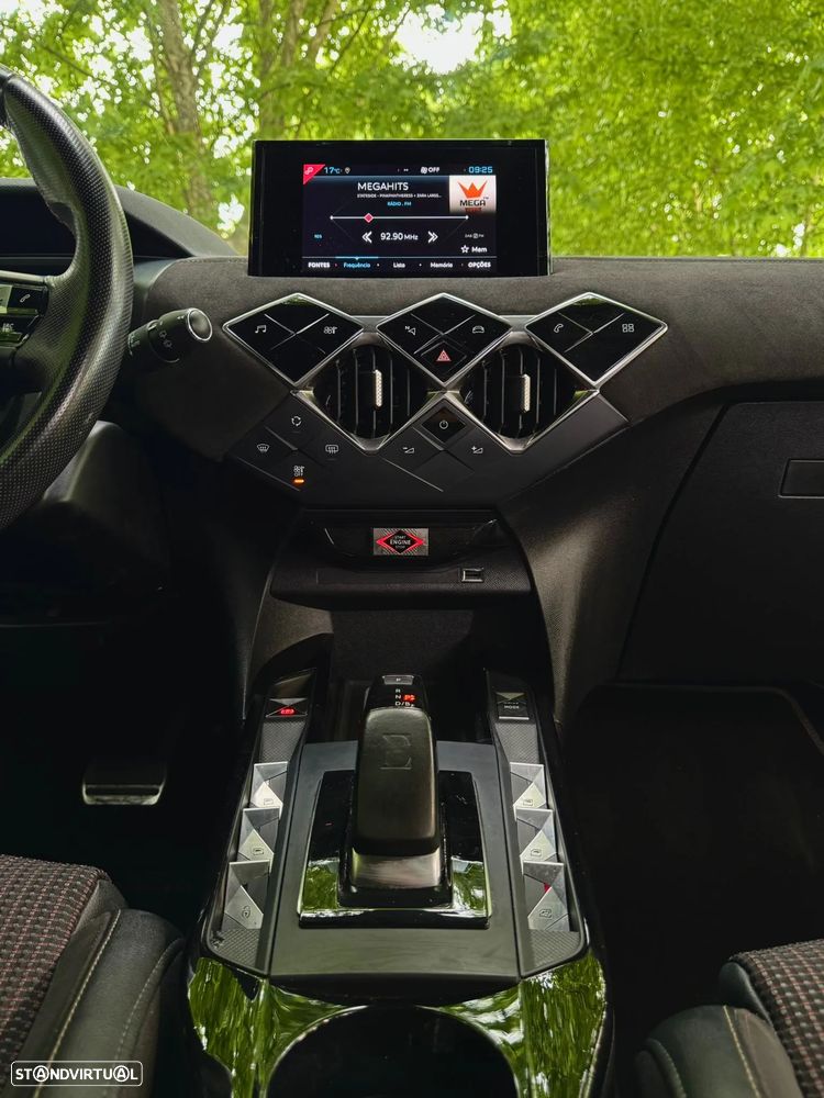 DS DS3 Crossback E-TENSE PERFORMANCE LINE - 11