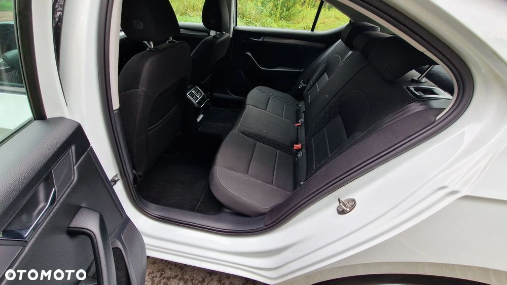 Skoda Superb 2.0 TDI Premium Edition - 18