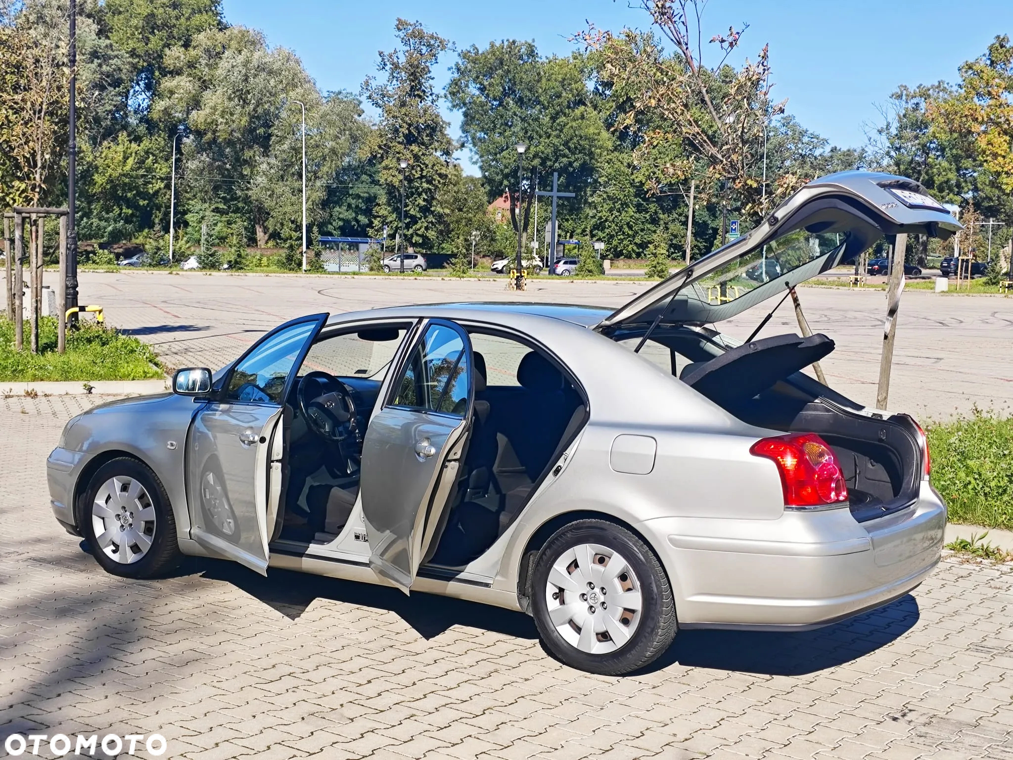 Toyota Avensis 1.8 VVT-i Terra Plus - 24