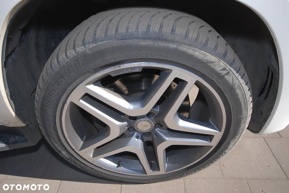 Mercedes-Benz GLS - 33