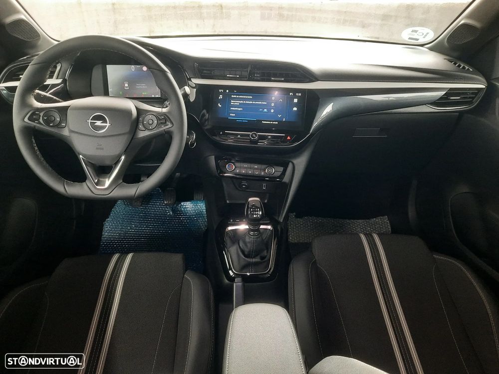 Opel Corsa 1.2 T GS - 2