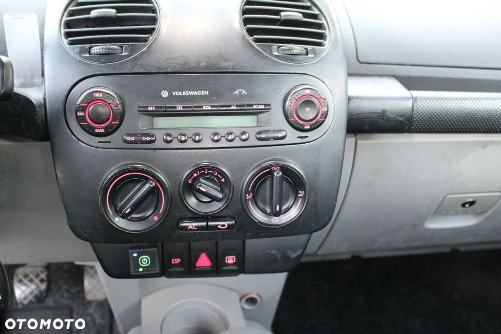 Volkswagen New Beetle - 17