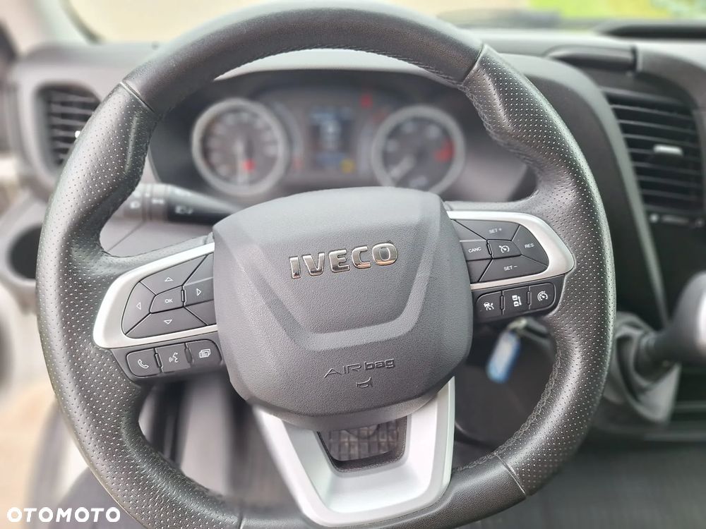 Iveco Daily 35S18 HiMatic furgon 16m blaszak automat FV23% MAXI 8HP - 13
