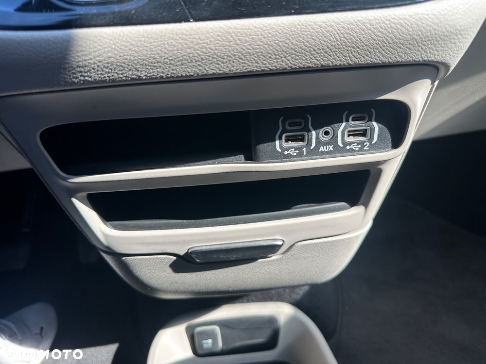Chrysler Pacifica - 30