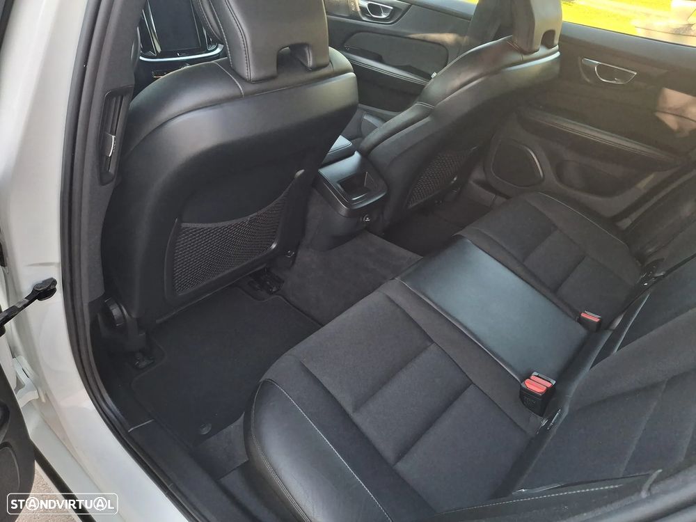 Volvo V60 2.0 D4 R-Design - 10