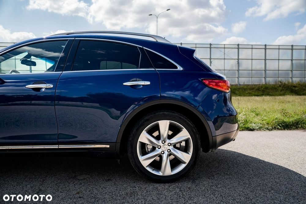 Infiniti QX70 - 13