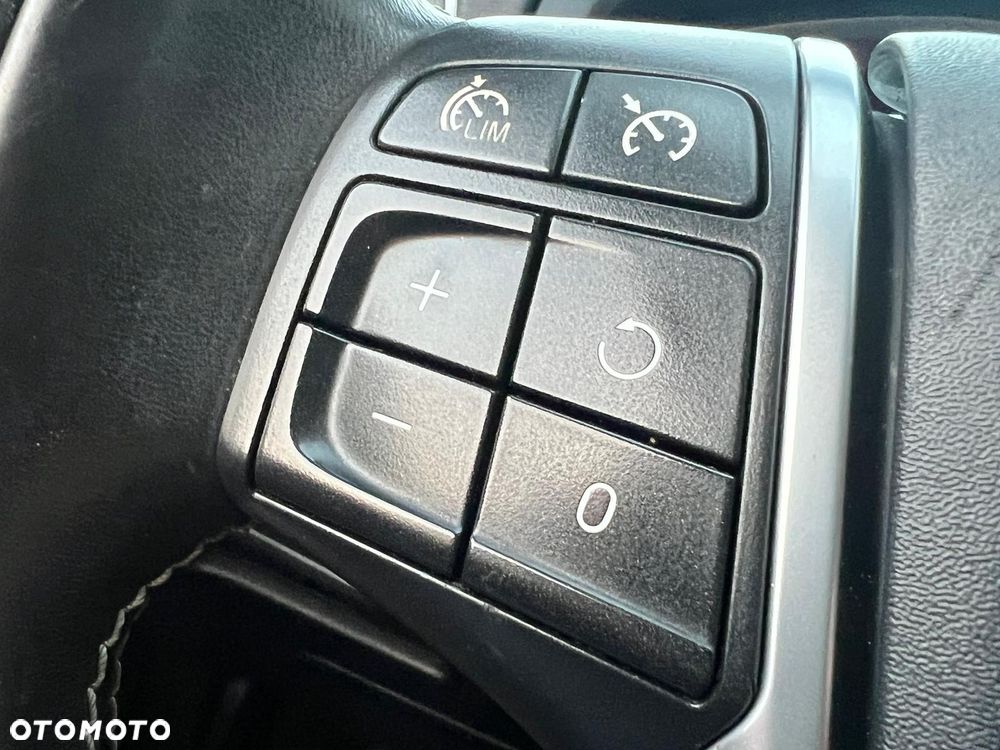 Volvo V40 - 24