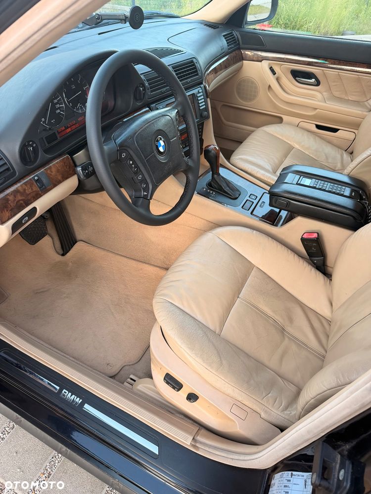 BMW Seria 7 728i L - 24
