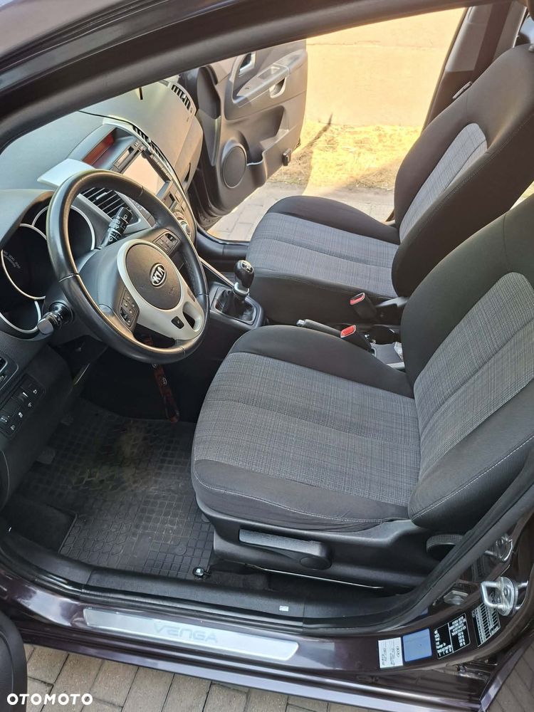 Kia Venga - 5