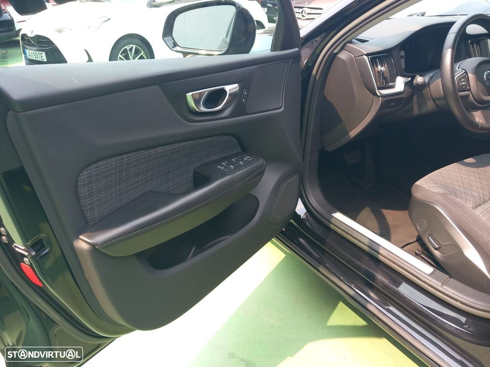 Volvo V60 2.0 D4 Momentum Geartronic - 6