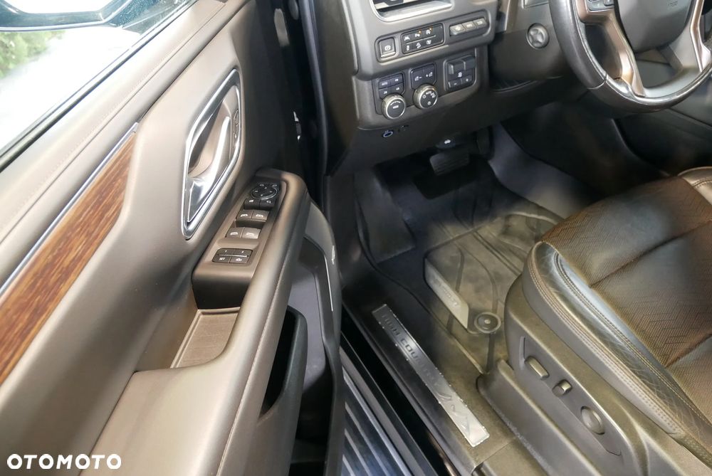 Chevrolet Suburban - 22