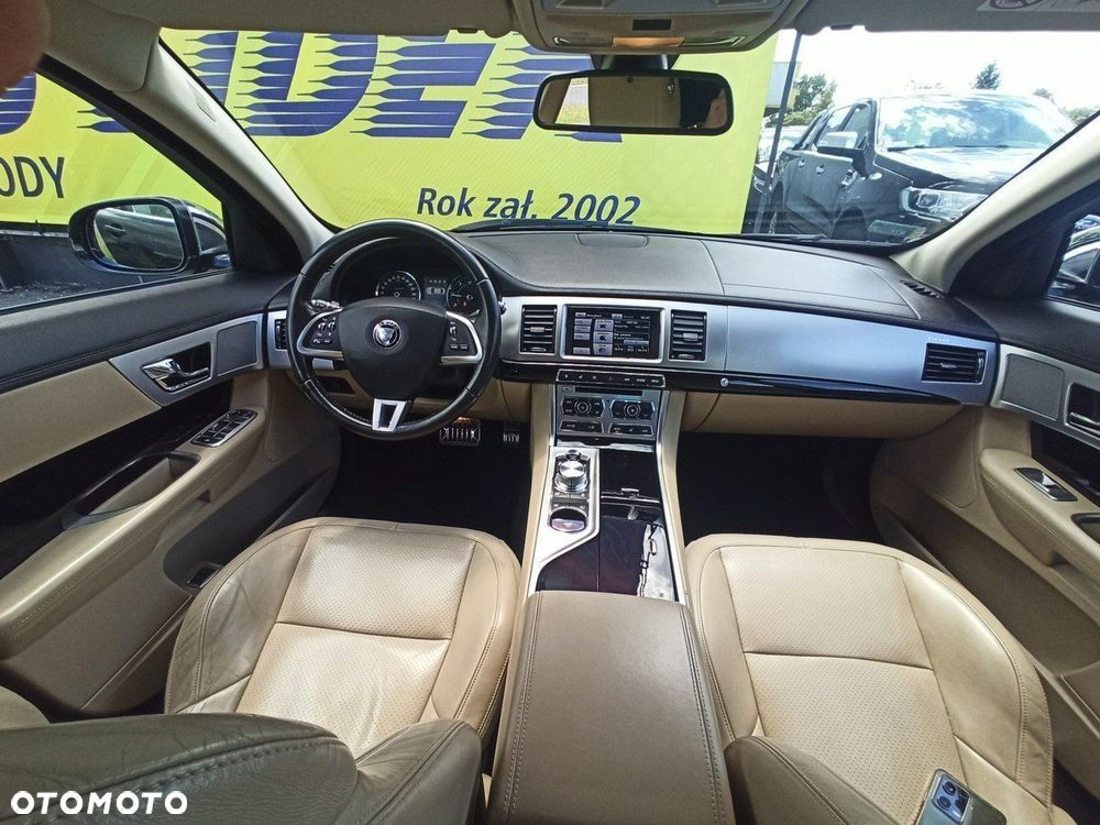 Jaguar XF - 12