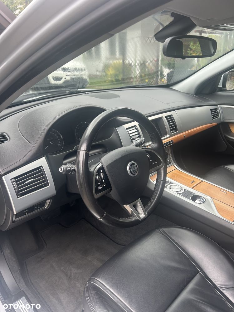Jaguar XF 2.2 D Luxury - 10