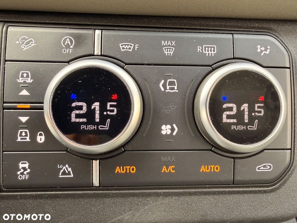 Land Rover Defender 2.0 D240 SE - 10