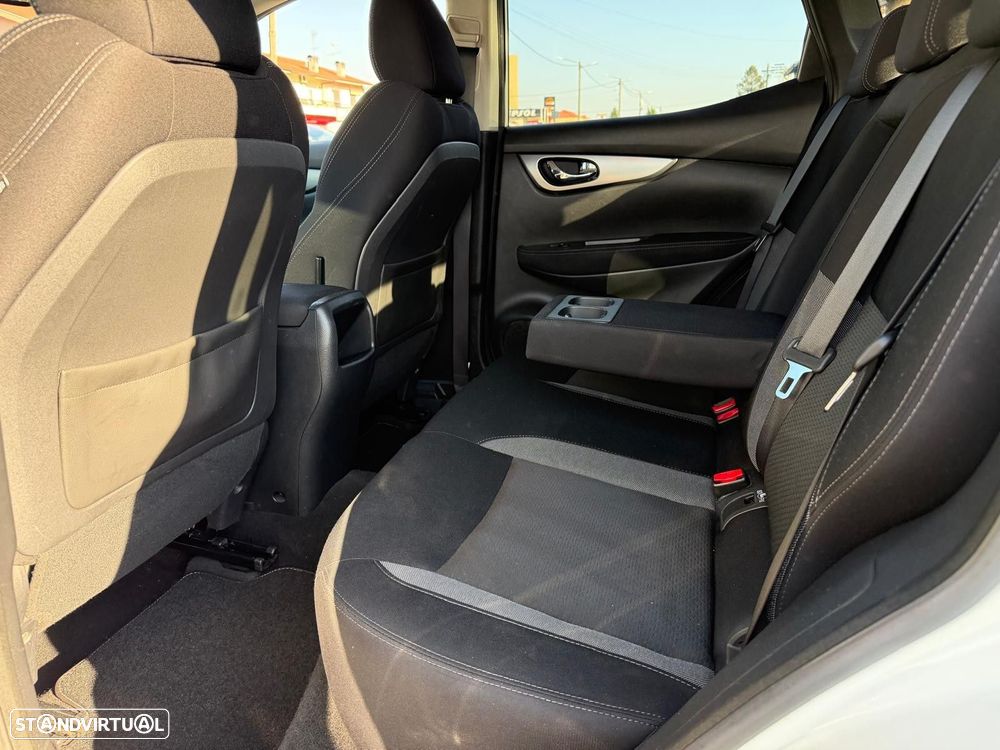 Nissan Qashqai 1.5 dCi N-Connecta 18 - 11