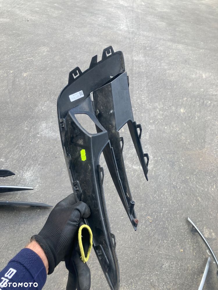 RENAULT Megane IV 4 lift prawa chrom kratka ZDERZAKA  przedniego KRATKA halogenu W ZDERZAK  przedni  zaślepka na halogen - 6