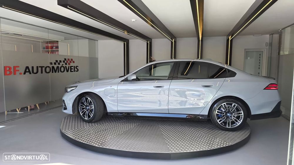 BMW 530 e Pack Desportivo M - 15