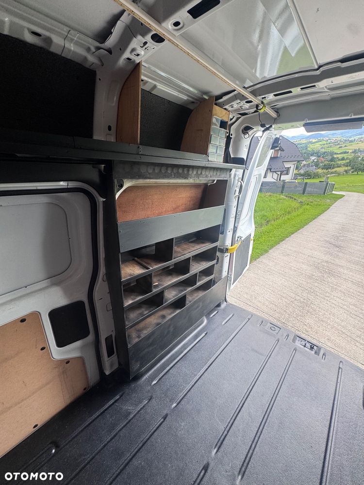 Ford Tourneo Custom - 8