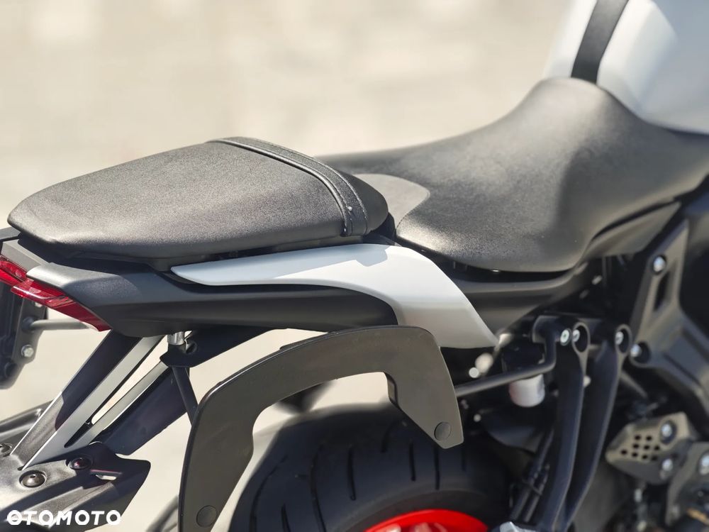 Yamaha MT - 28