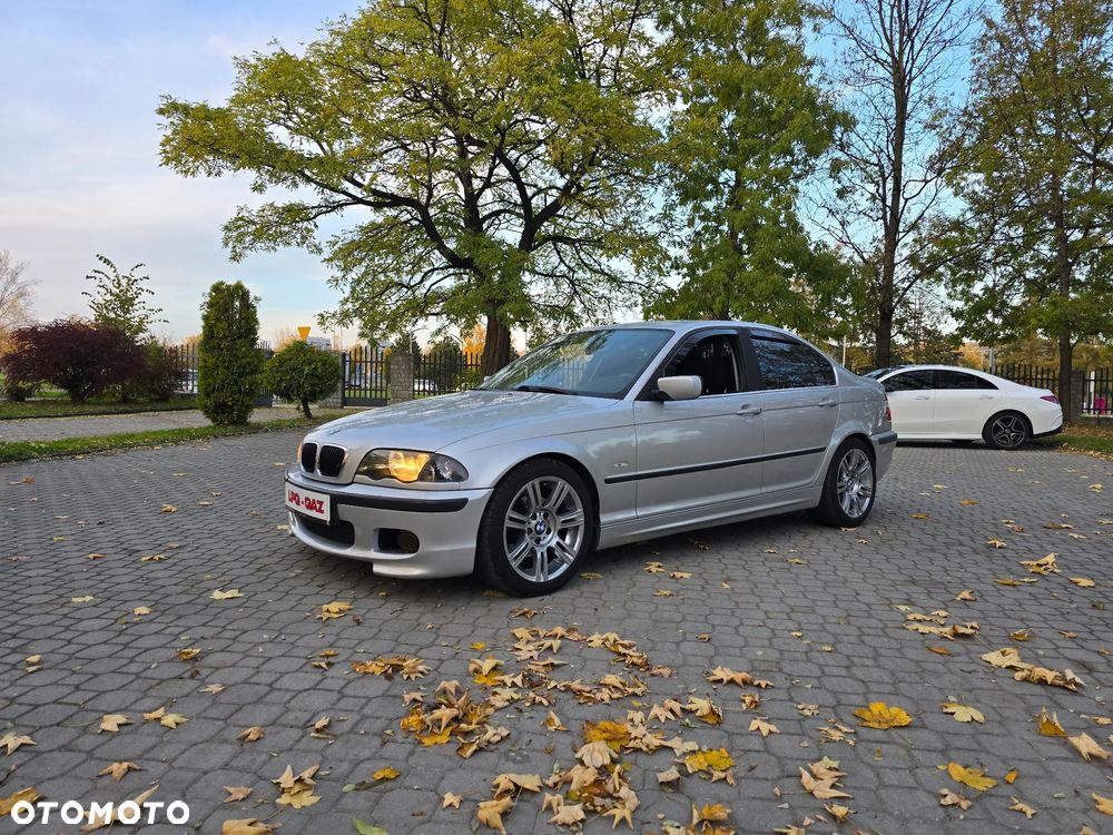 BMW Seria 3 323i - 10