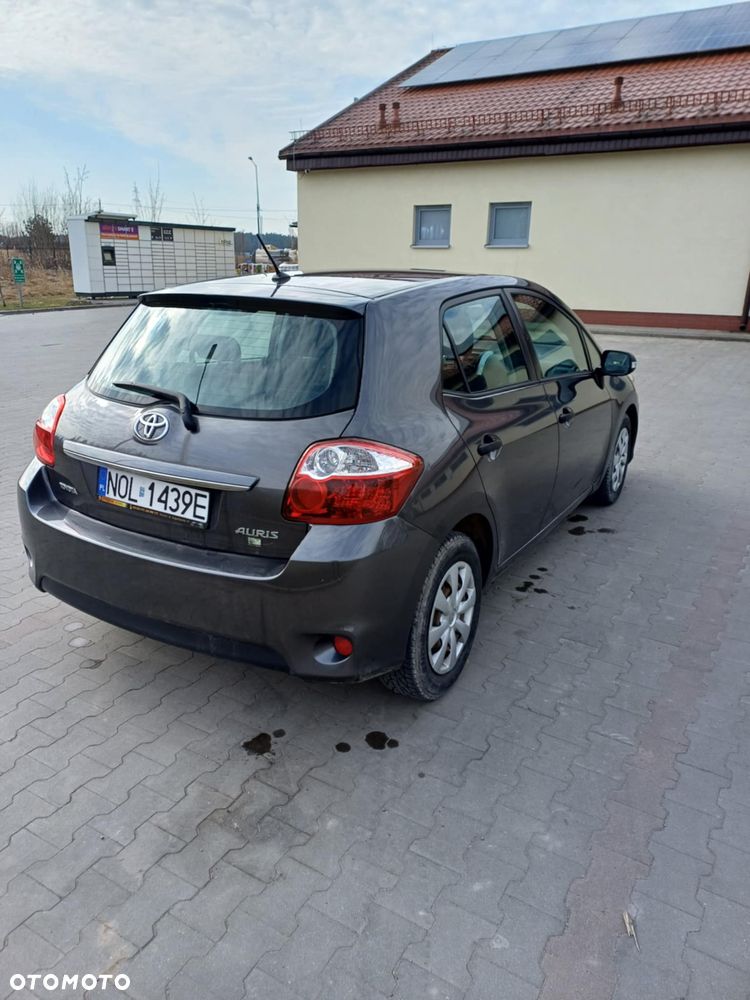 Toyota Auris 2012 photo 3