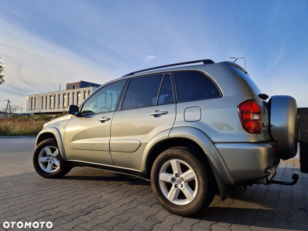 Toyota RAV4 2.0 D-4D 4x4 - 5