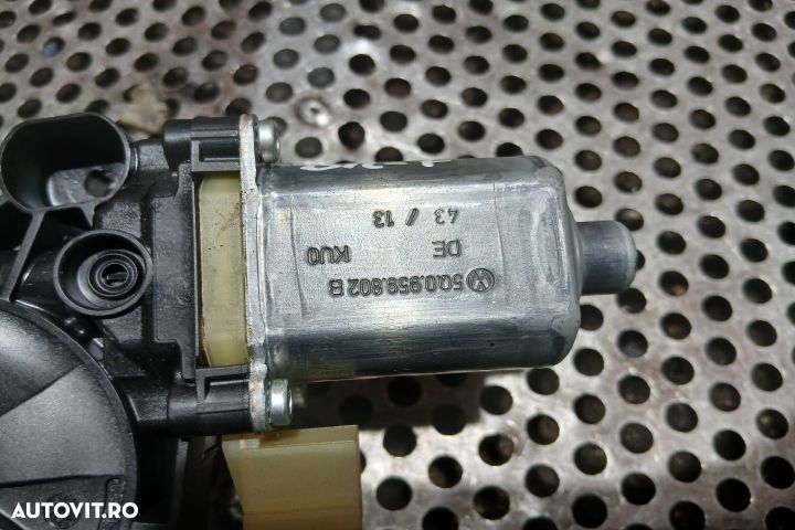 Motoras macara geam fata dreapta 0130822716 5Q0959802B 0130822716 5Q0 - 5