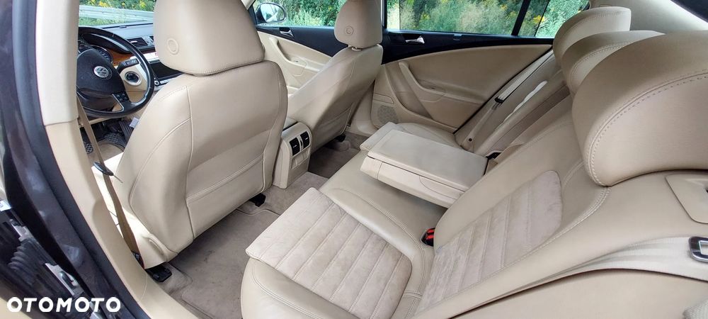 Volkswagen Passat 2.0 TDI DPF Highline - 14