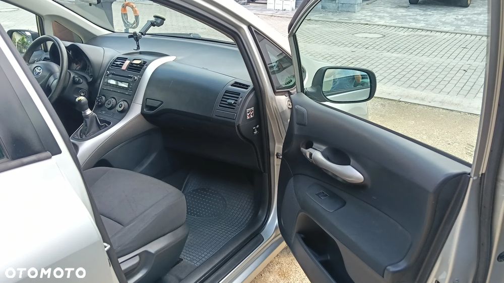 Toyota Auris - 11