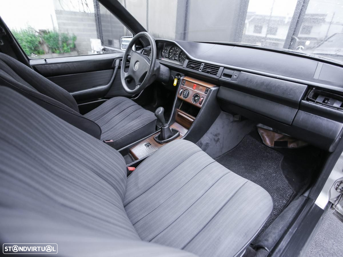 Mercedes-Benz 250 - 6