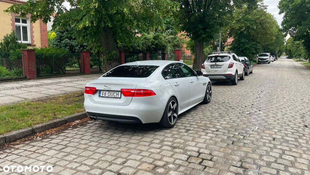 Jaguar XE 2.0 D R-Sport - 12